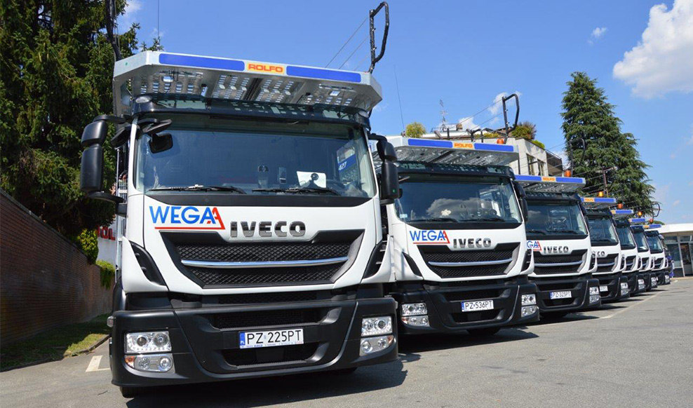 IVECO Poland przekazało firmie Wega-A 7 pojazdów IVECO Stralis Cartransporter